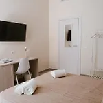 Guesthost - Maison Vittoria Comfortable And 3*