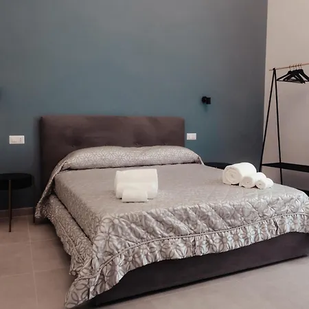 Guesthost - Maison Vittoria Comfortable And Bed & Breakfast Bari