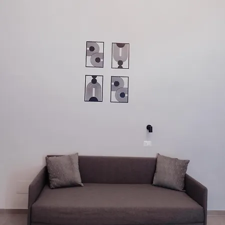 Guesthost - Maison Vittoria Comfortable And 3* Bari