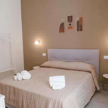 Guesthost - Maison Vittoria Comfortable And Bed & Breakfast
