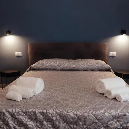 Couette-café Guesthost - Maison Vittoria Comfortable Apartment&room