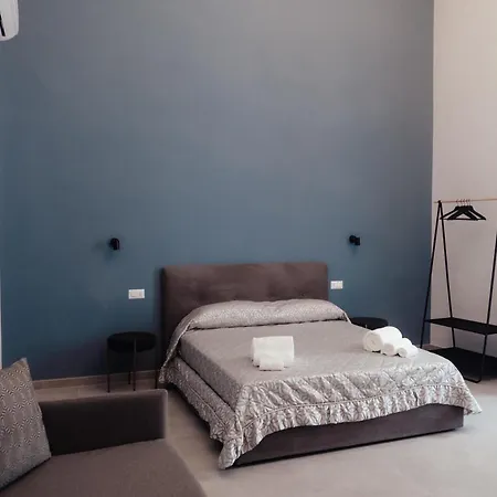 Guesthost - Maison Vittoria Comfortable Apartment&room Bari