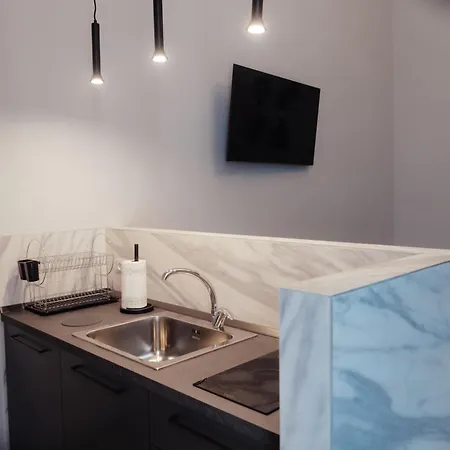 Guesthost - Maison Vittoria Comfortable Apartment&room Couette-café 3*