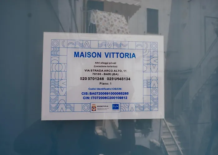 Guesthost - Maison Vittoria Comfortable And Bed & Breakfast Bari